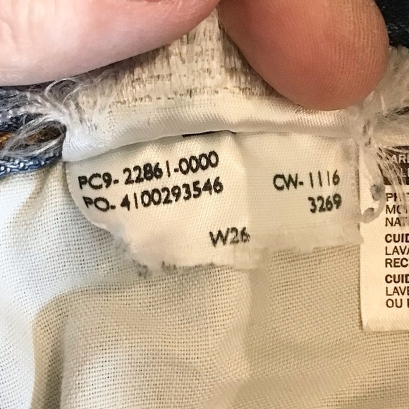 Levi’s W26 (US 2/3) Wedgie White Oak Cone Denim Women’s Jeans Hand Cropped Hems - Picture 11 of 12